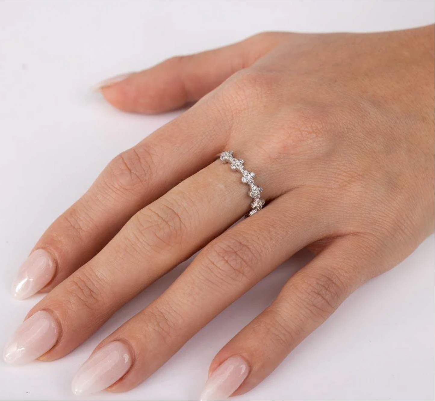 Dainty Clover Band