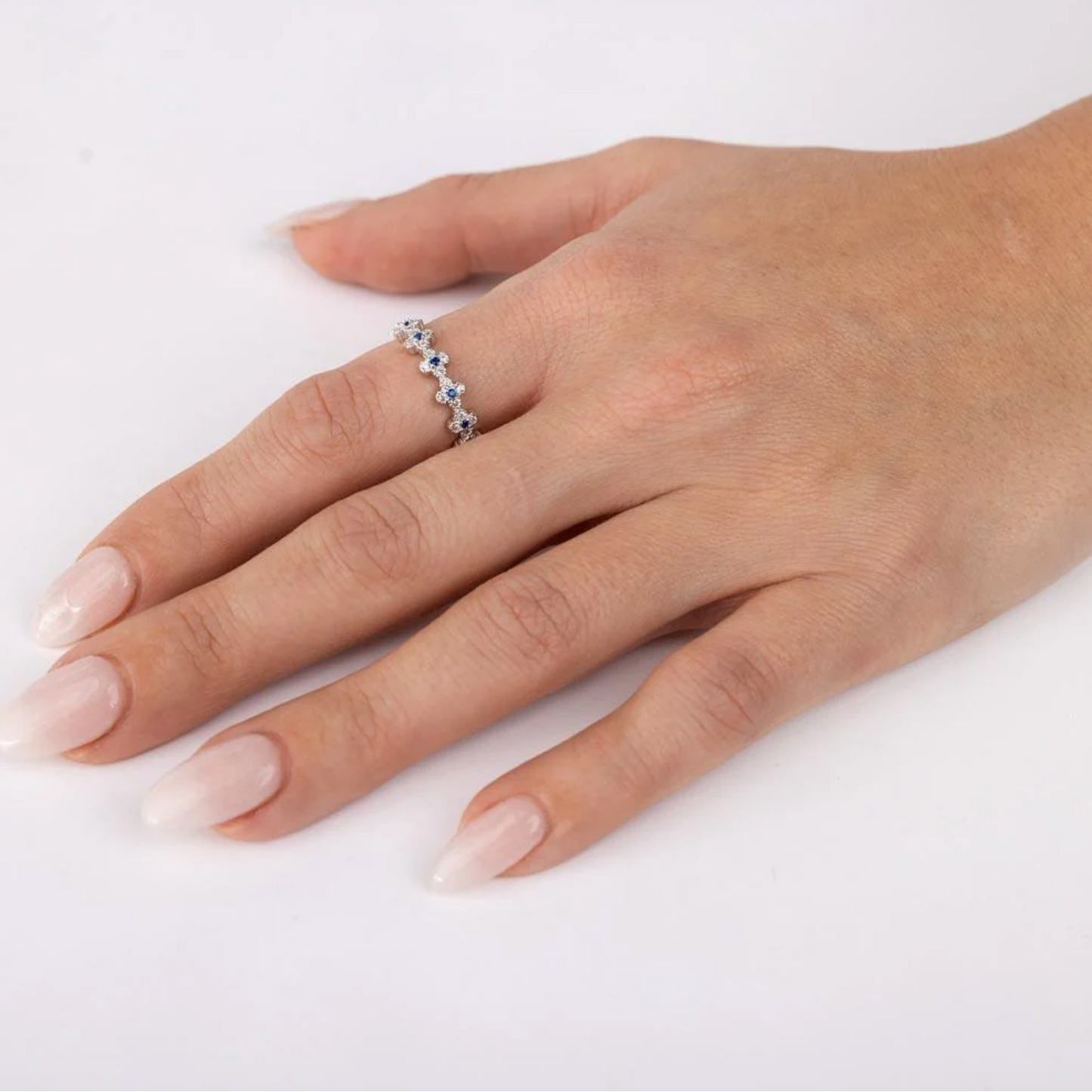 Dainty Clover Band
